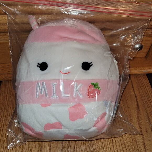 Squishmallows Amelie the Strawberry Milk - Picture 4 of 4